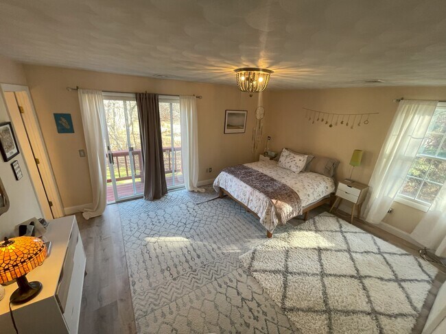 Photo - 140 Adirondack Dr