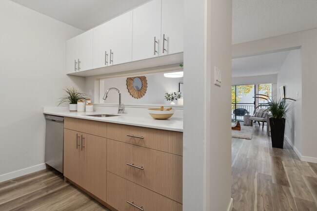 Photo - Lynmour Apartments