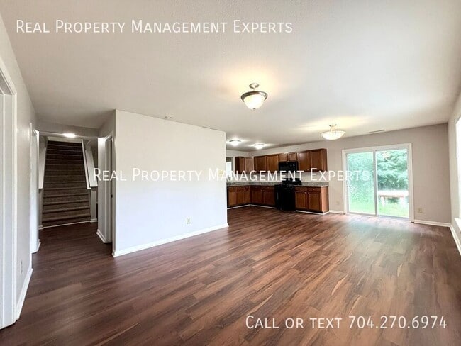 Photo - 8609 Old Potters Rd