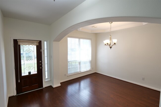 Photo - 6119 Lakenshire Falls Ln