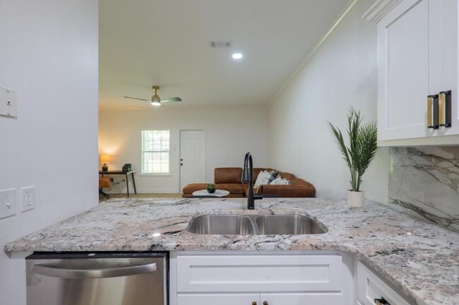 Photo - 1412 Sustella Avenue