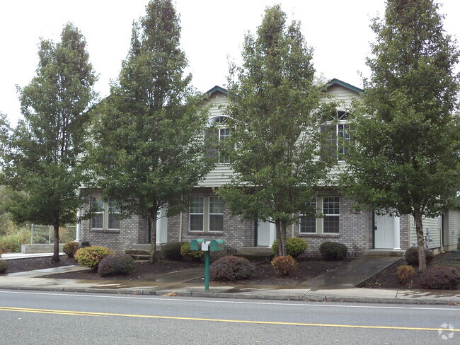 Building Photo - Brosek Unit 7020 Rental
