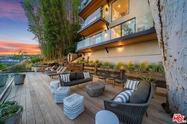 Photo - 8800 Hollywood Blvd