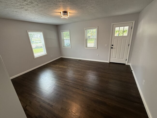 Photo - 629 Short St