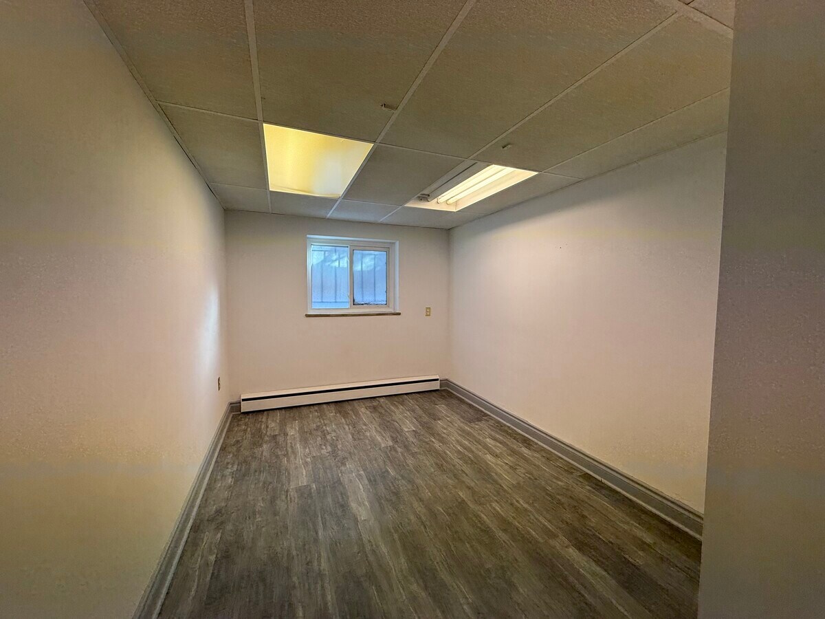 Photo - 2-1088 Fennell Avenue East Hamilton Ontario L8T 1R8