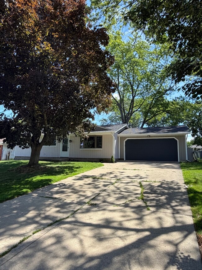 Building Photo - 13187 Yager Dr