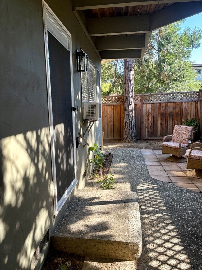 Photo - Charming Downtown Los Gatos – Remodeled 1 BR with Private Yard! Unidad 454 SAN BENITO AVE  #A