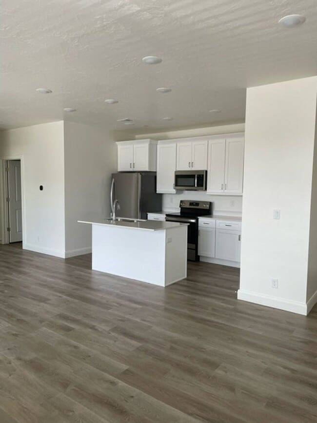 Resort-Style Living | 3 Bedroom Home with ... - Resort-Style Living | 3 Bedroom Home with ...