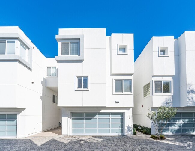 Building Photo - Spectacular 3 bedroom Hermosa Valley Home