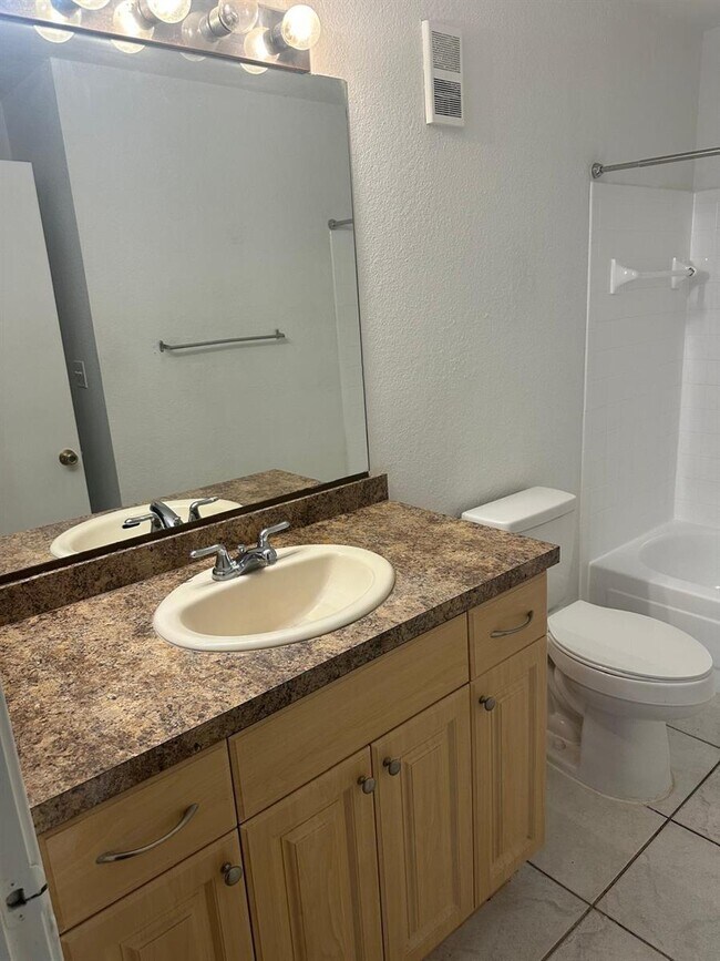 Photo - 2405 NW 33rd St Unit 1207