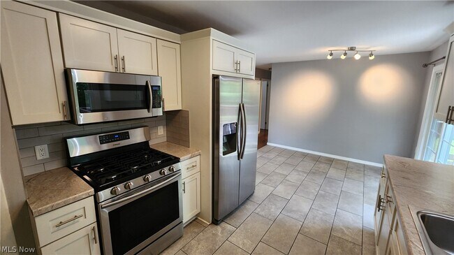 2491 Samira Rd