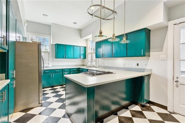 Photo - 523 Turquoise St