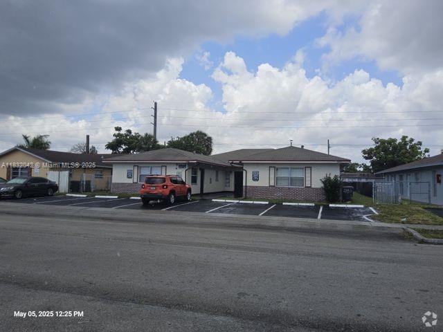Building Photo - 4011 NW 30th Terrace Unit 1 Rental