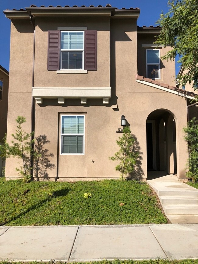 Building Photo - Beautiful 4 Bed 3 Bath Home In Harmony Gro...
