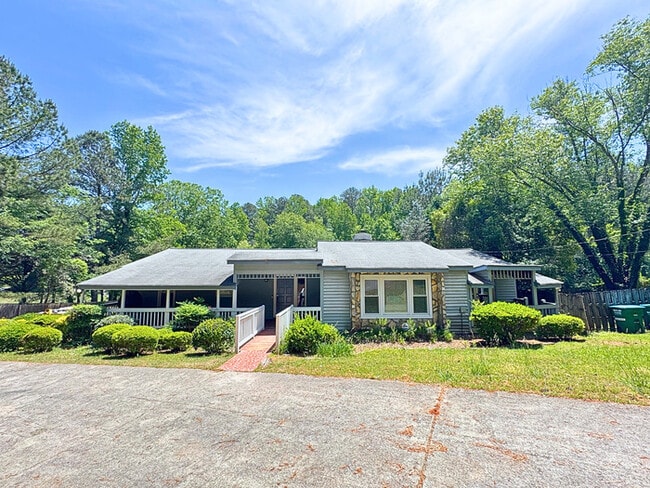 Photo - 1129 Chartley Dr SW