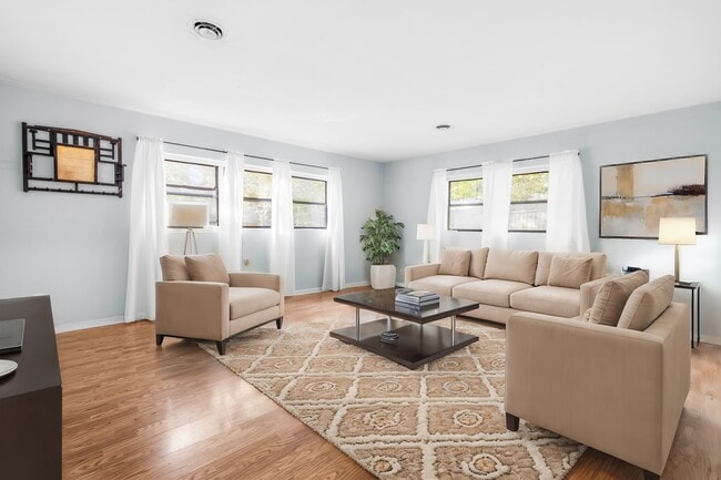 Photo - 300 Barclay Rd