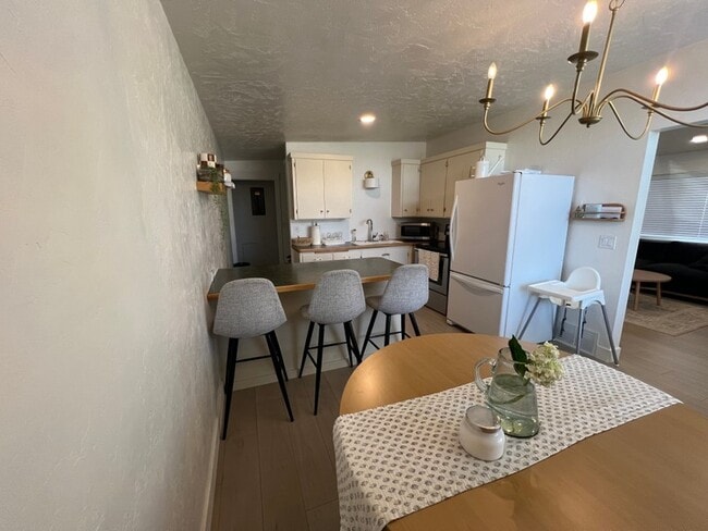Photo - 1451 Lynnwood Ave
