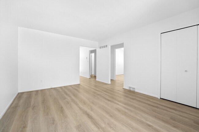 Photo - 38198 Hixford Pl