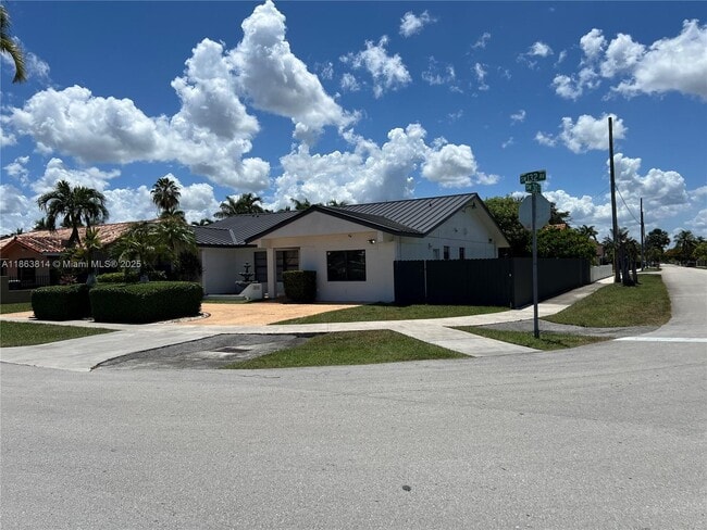 Building Photo - 3010 SW 132nd Ave Rental