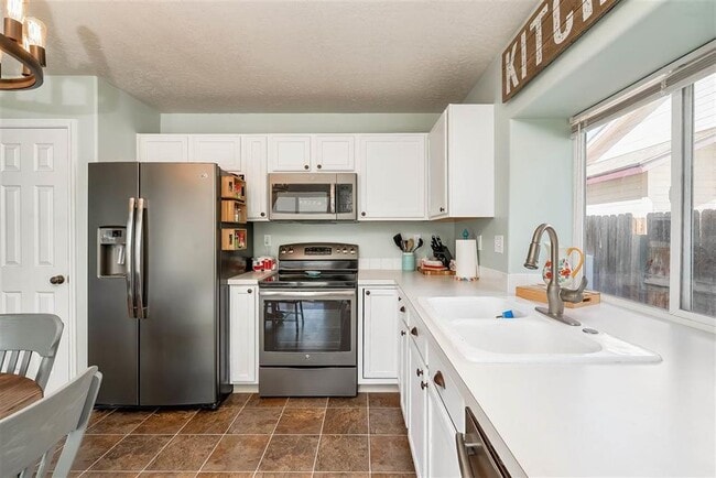 Photo - Cute Kuna home in the Farmhouse subdivision