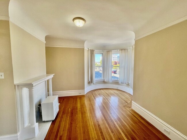 Building Photo - INCREDIBLE, MUST SEE NOE VALLEY TWO BEDROOM!!! Unit 5
