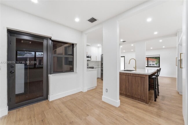 Photo - 121 SW 71st Ave