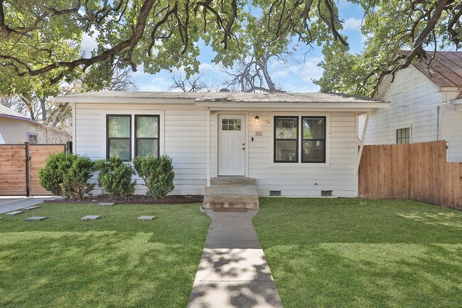 2/1 Home Available for Lease in Lone Star - 2/1 Home Available for Lease in Lone Star