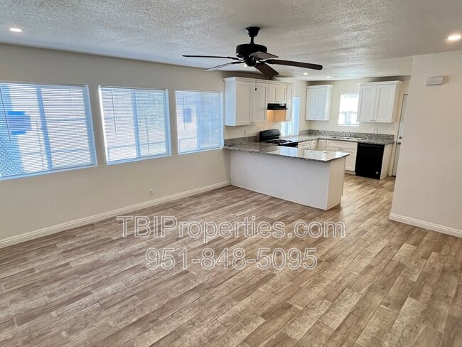 Photo - 7773 Philbin Ave Unidad 7773