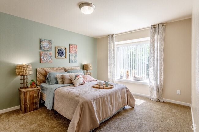 2BR, 2BA - 1,058SF