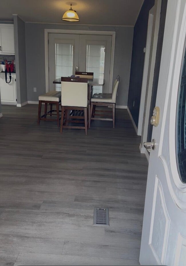 Photo - 9724 W 3rd St