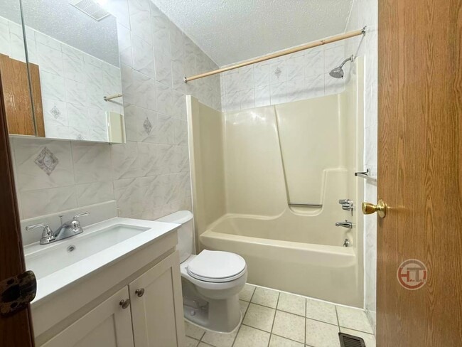 Photo - 2043 Hermany Ave