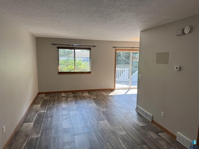Photo - 630 N James Ave
