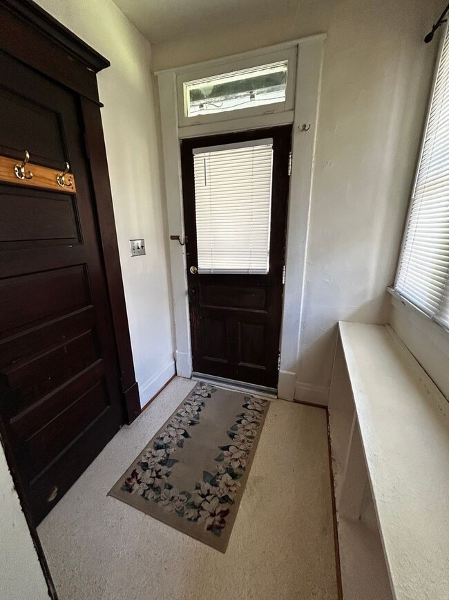 Photo - 396-398 Wyandotte Ave Unit 398