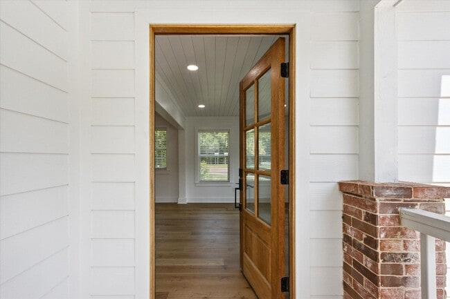 Photo - Newly Renovated Coastal Cottage for Lease!