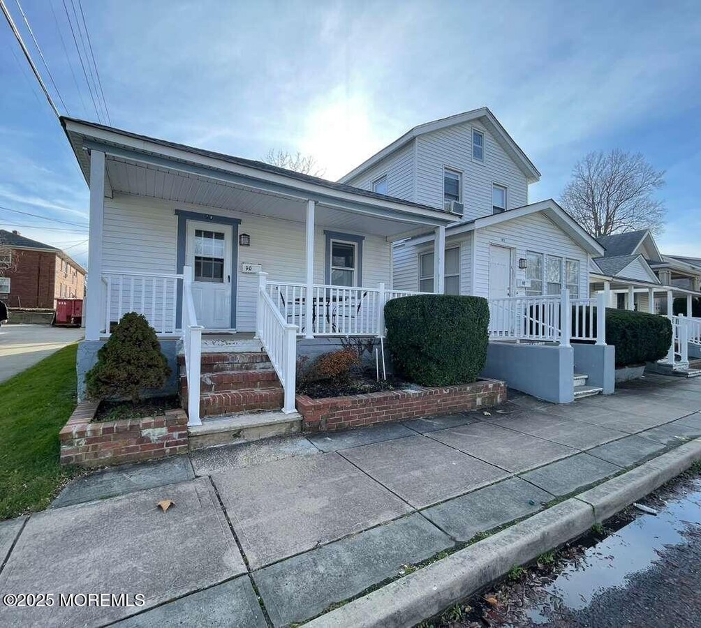 Photo - 90 Poplar Ave