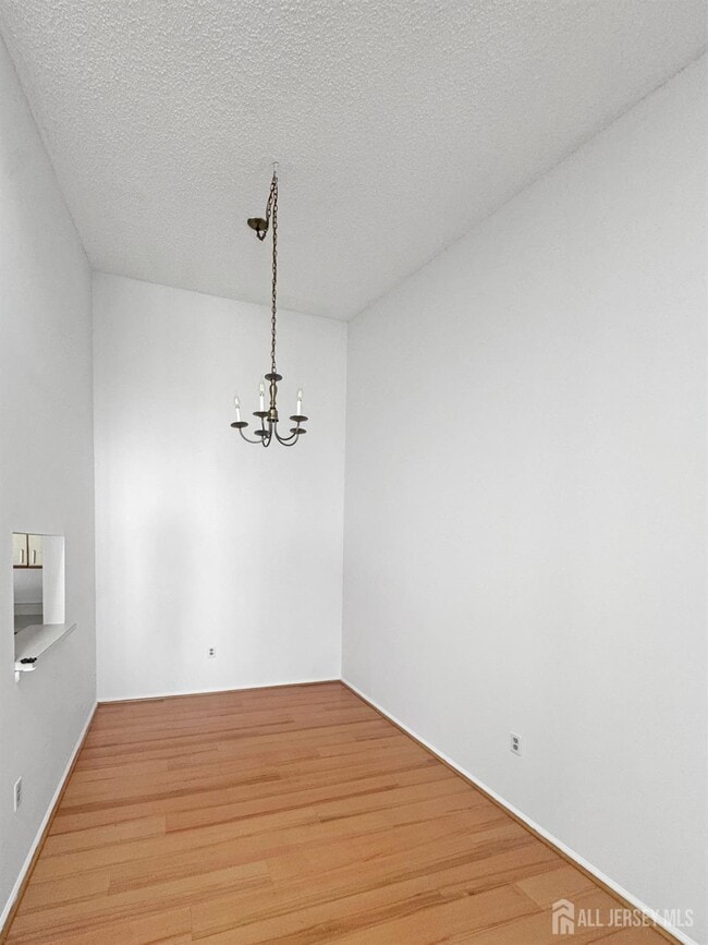 Photo - 481 Danbury Ln