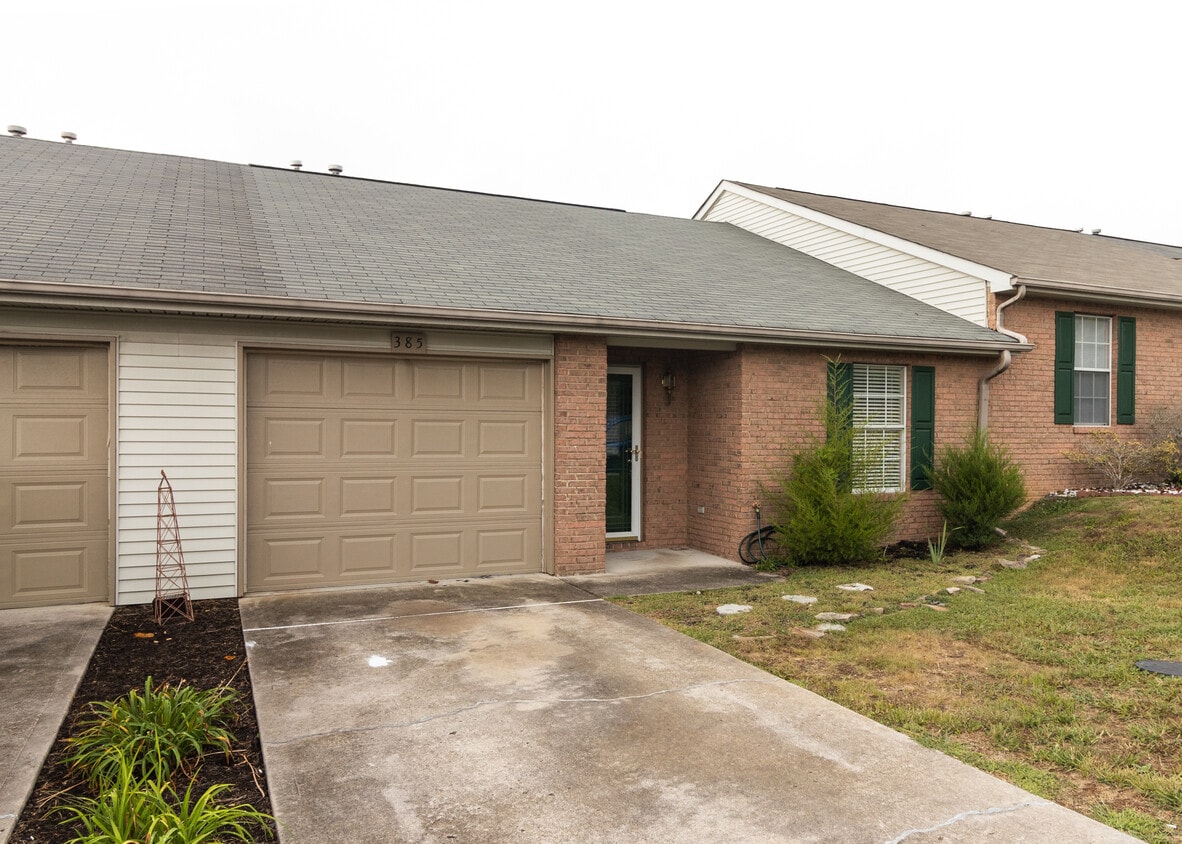 Photo - 385 Hawthorne Oaks Way (Powell, TN)