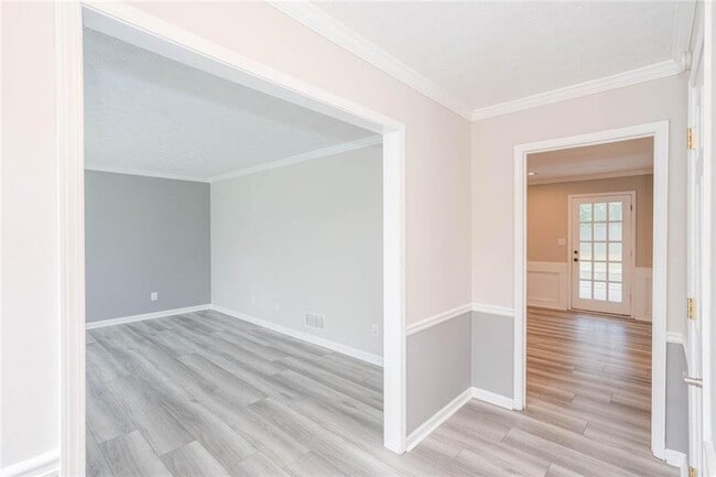 Photo - 3281 Mitsy Forest Way NE