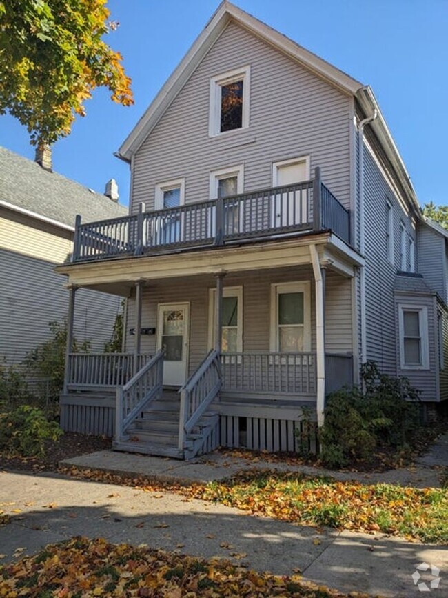 Building Photo - 1452 N 29th St Unit 1452B Rear Cottage Rental