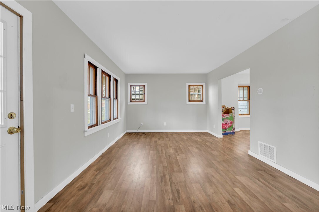 Photo - 485 E Archwood Ave
