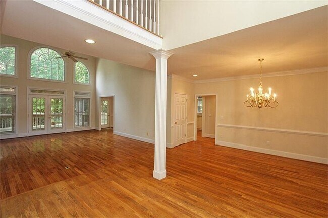 Photo - 800 Chelsea Park Dr NE