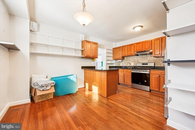 Photo - 4808 Fort Totten Dr NE