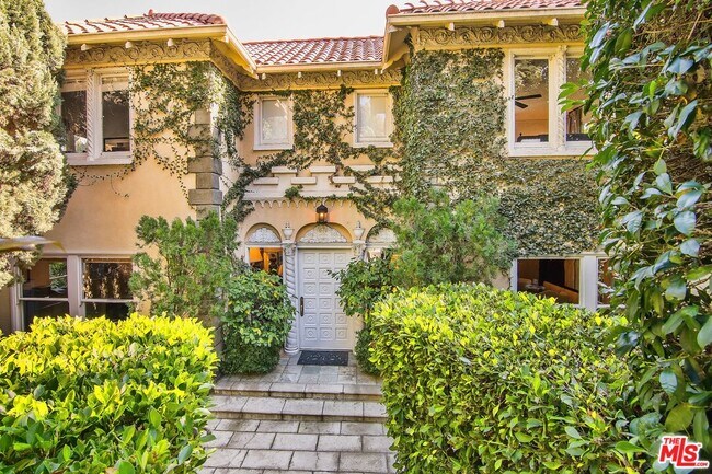 Building Photo - 2022 Whitley Ave