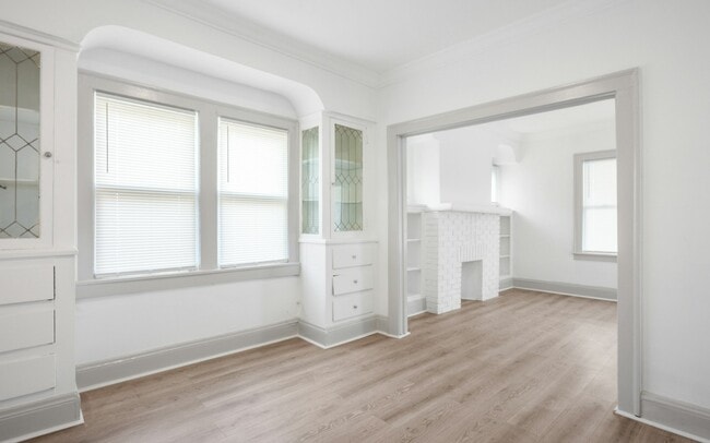 Photo - 1554 Larchmont Rd