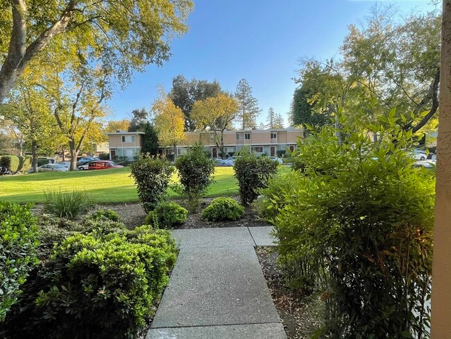 Building Photo - 1575 Drake Dr