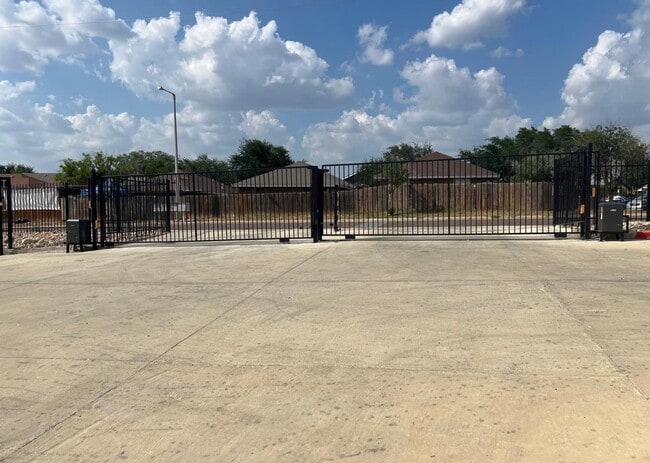 Photo - 1201 Gage Loop Unidad E60