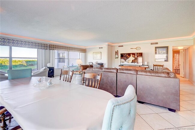 Photo - 1289 NE Ocean Blvd Unidad 2 Rental