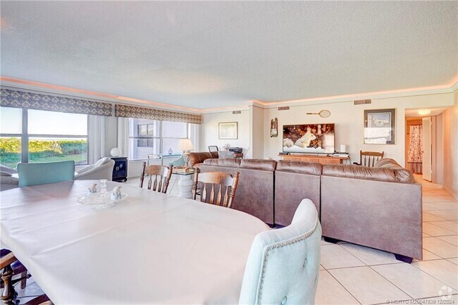 Building Photo - 1289 NE Ocean Blvd Unit 2 Rental