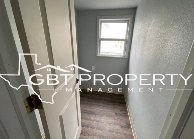 Photo - 201 E 6th St Unit B