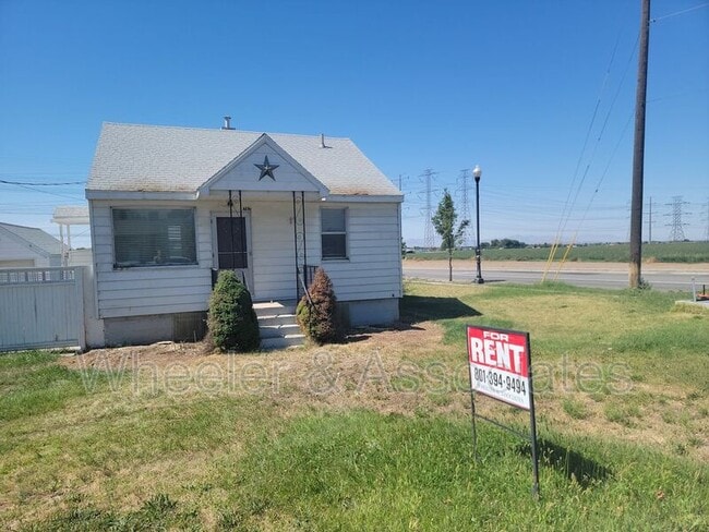 Building Photo - 787 N 1500 W